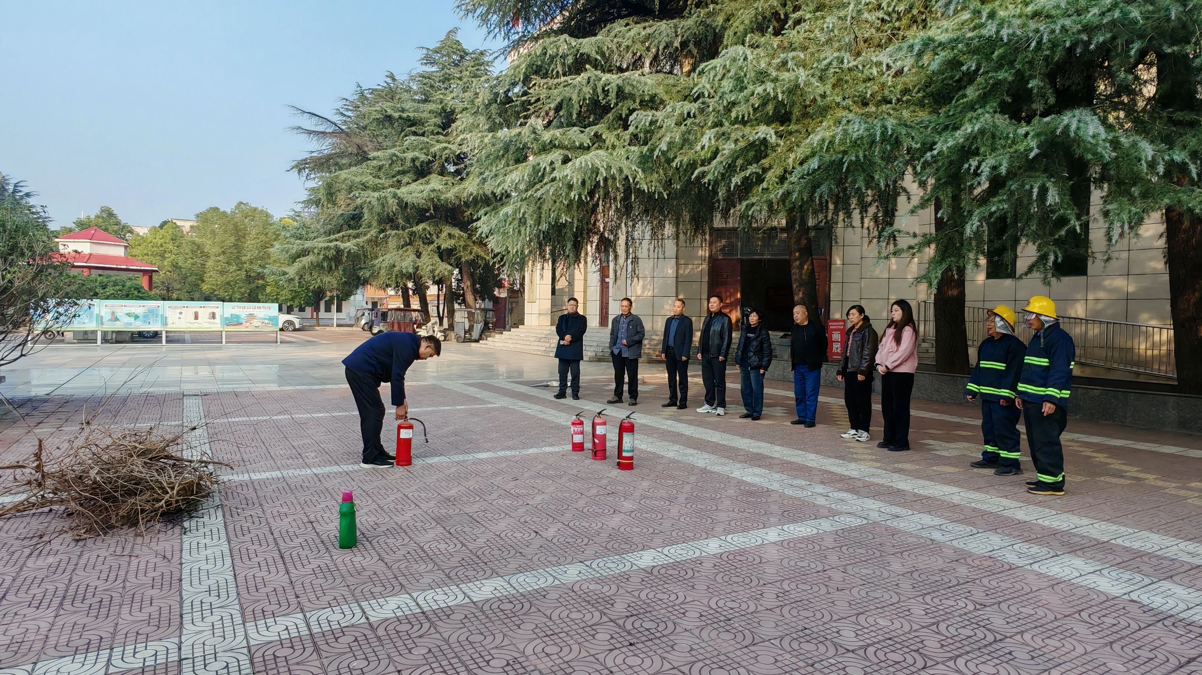 全民消防、生命至上｜彭雪枫纪念馆开展消防技能实操演练